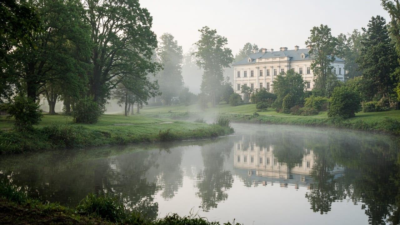 Park i stawy przy pałacu w Snopkowie – krajobraz gminy Jastków